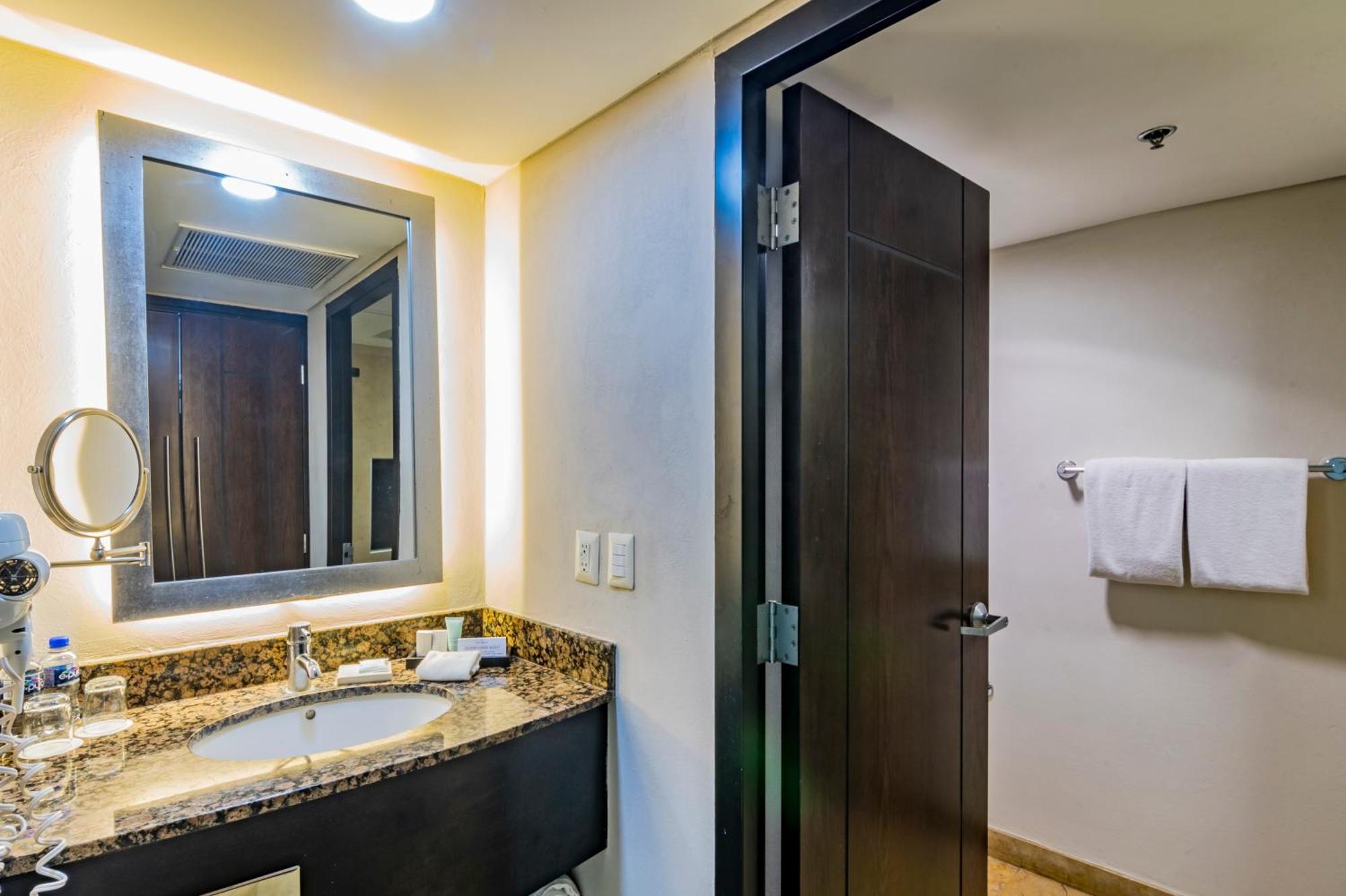 Hotel Lucerna Hermosillo Esterno foto